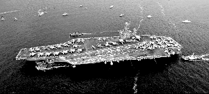 2008年9月25日，日本橫須賀軍港，原定部署在橫須賀基地的核動力航母“喬治·華盛頓”號入港。資料圖
