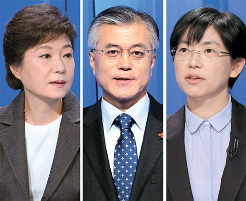 從左至右依次為樸槿惠、文在寅、李正姬