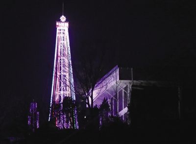 22日，朝韓軍事分界線附近愛妓峰山頂，韓國宗教團(tuán)體點亮了一棵30米高的巨大圣誕樹，被朝鮮指責(zé)為心理戰(zhàn)。