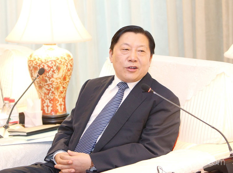 魯煒同志在座談中對網絡名人提出六點希望：網絡名人應承擔更多社會責任，因為他們的網上一言一行影響更多的人。網絡名人應自覺維護國家利益，積極發揮凝聚正能量作用，鼓舞更多網民為實現中華民族偉大復興的中國夢做出貢獻。網絡名人應自覺傳播社會主義先進文化，弘揚中華民族美德。網絡名人應帶頭遵守法律和道德規范，努力成為法治和道德的倡導者。網絡名人應積極倡導社會誠信，為社會誠信建設做出貢獻。網絡名人應帶頭維護公民個人合法權益，自覺抵制一切有損他人名譽和利益的行為。圖為國家互聯網信息辦公室主任魯煒。