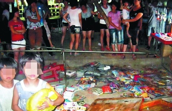 兩幼兒玩鬧引發家長大戰 五百人泉州街頭圍觀