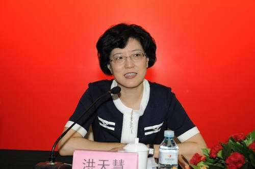 全國婦聯副主席、書記處書記洪天慧在開班儀式上致辭