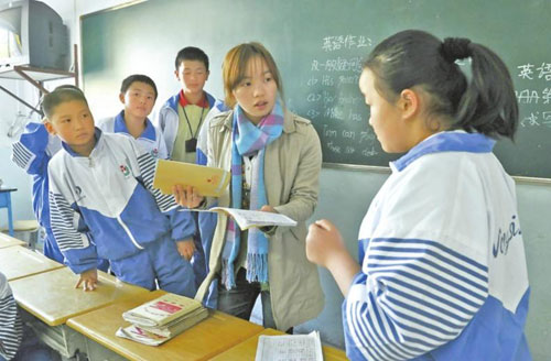 這學(xué)期一開(kāi)學(xué)，張學(xué)琴在農(nóng)四師一中實(shí)習(xí)。她說(shuō)很喜歡當(dāng)老師的感覺(jué)。