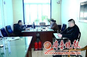 警方訊問犯罪嫌疑人。