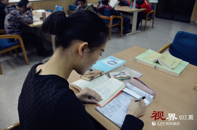 為了創(chuàng)作更優(yōu)秀的作品，她們需要泡圖書(shū)館，博聞強(qiáng)識(shí)，觀察生活及影視作品，從中尋求靈感