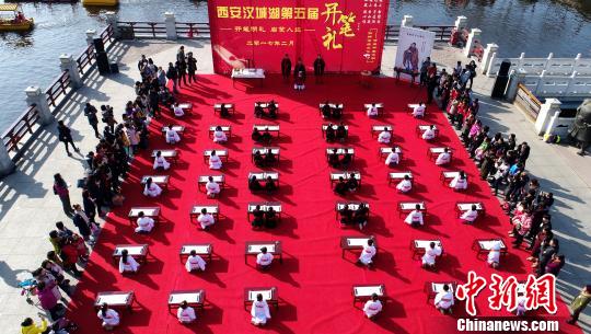 “開筆禮”現(xiàn)場?！堖h　攝
